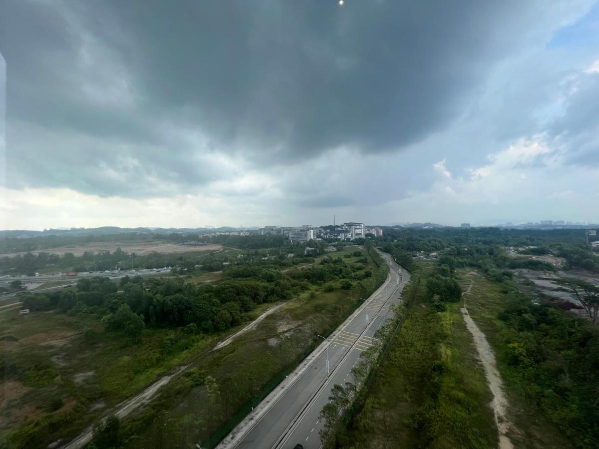 Mucihome Clio, Near To Ioi Mall, Alamanda, Hospital Serdang, Wetland Kru Dll- Non Smoking For Malaysian Only *