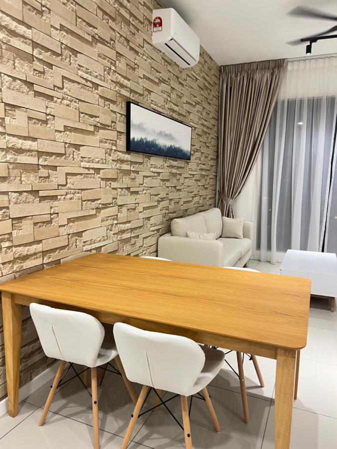 Mucihome Clio, Near To Ioi Mall, Alamanda, Hospital Serdang, Wetland Kru Dll- Non Smoking For Malaysian Only Apartment Putrajaya