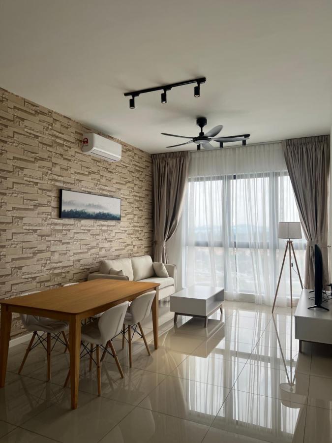 Mucihome Clio, Near To Ioi Mall, Alamanda, Hospital Serdang, Wetland Kru Dll- Non Smoking For Malaysian Only Apartment *