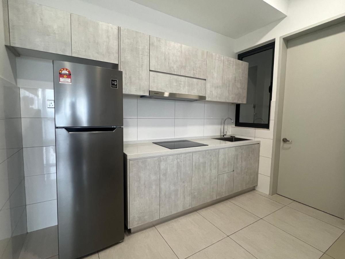 Mucihome Clio, Near To Ioi Mall, Alamanda, Hospital Serdang, Wetland Kru Dll- Non Smoking For Malaysian Only Apartment