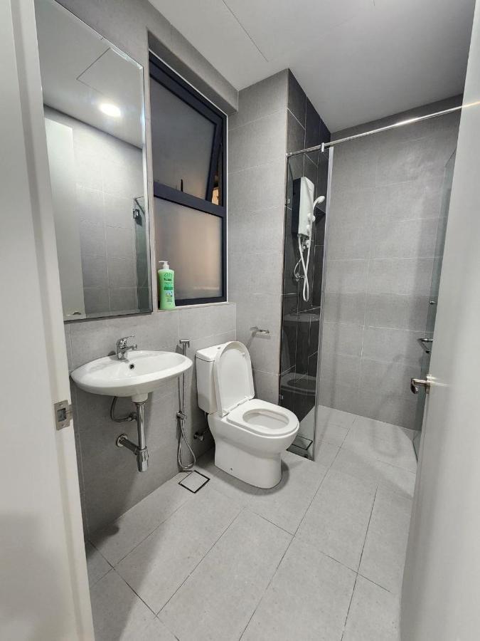 Mucihome Clio, Near To Ioi Mall, Alamanda, Hospital Serdang, Wetland Kru Dll- Non Smoking For Malaysian Only Apartment *