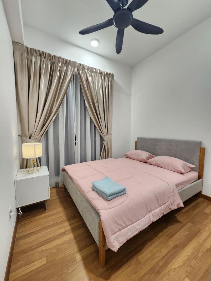 Mucihome Clio, Near To Ioi Mall, Alamanda, Hospital Serdang, Wetland Kru Dll- Non Smoking For Malaysian Only Apartment